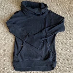 Lulu lemon sweater size 4